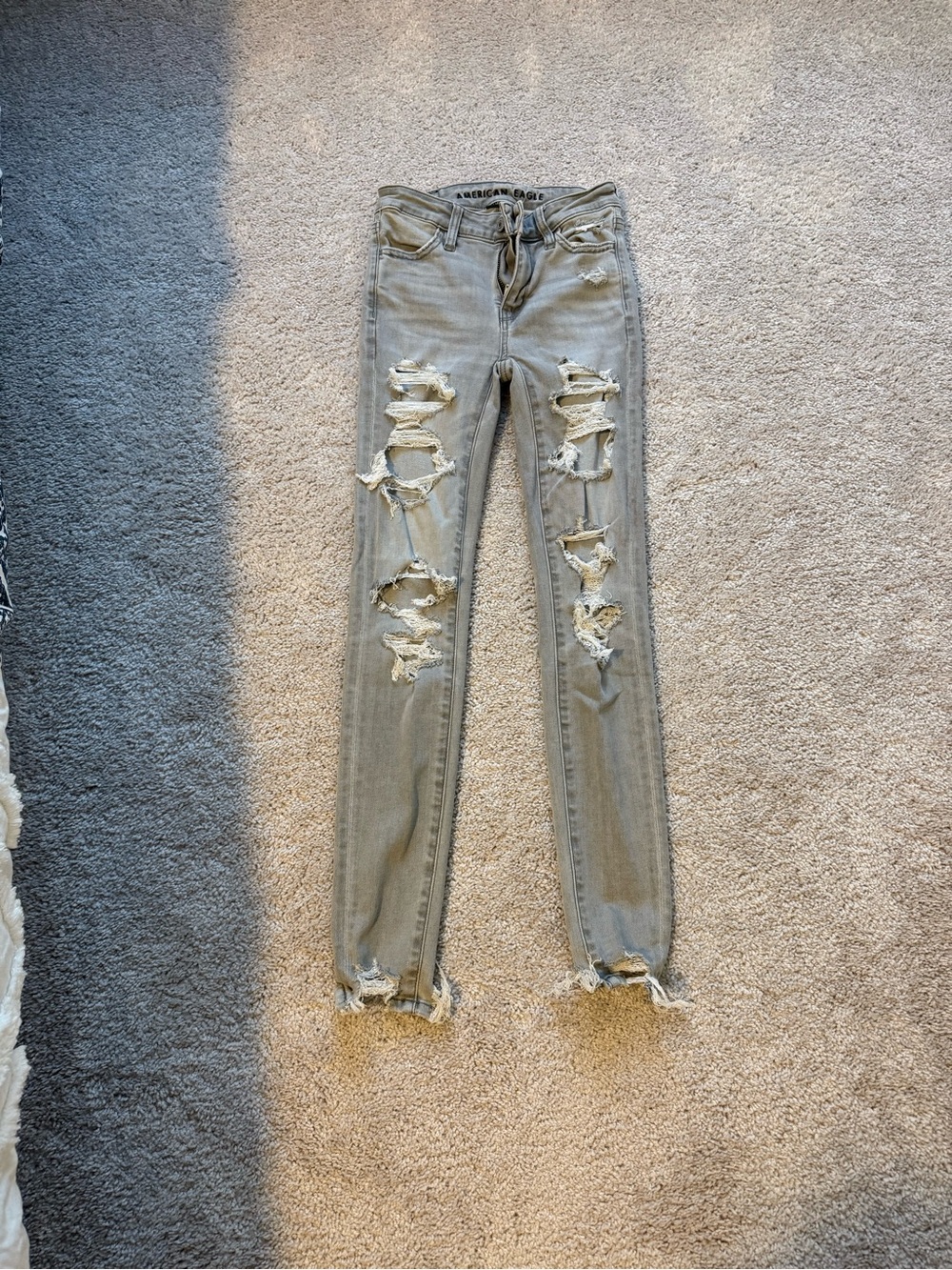 American Eagle Outfitters Light Gray Distressed Jegging